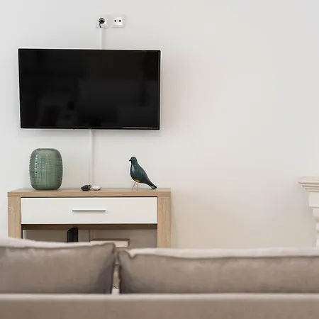 Апартаменты Miral Beachside 3 - By Hd